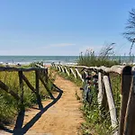 Luminous Beachside Flat-beahost Lejlighed Bibione