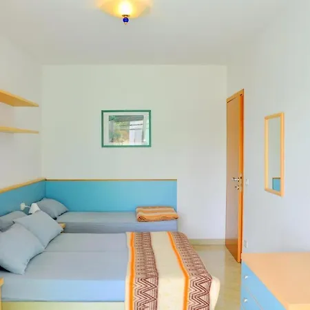 Luminous Beachside Flat-beahost