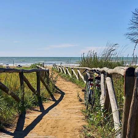 Luminous Beachside Flat-beahost Lejlighed Bibione