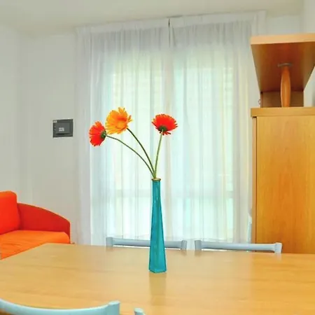 Luminous Beachside Flat-beahost Lejlighed