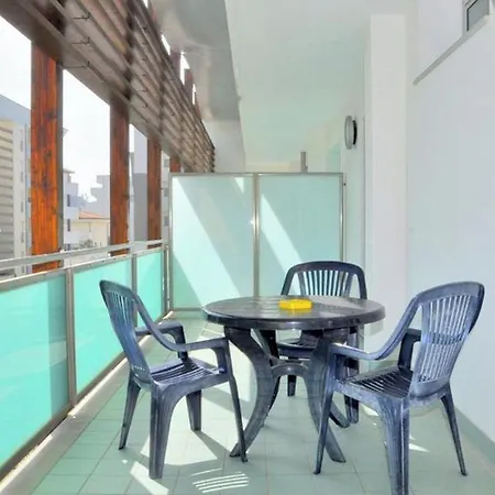 Luminous Beachside Flat-beahost