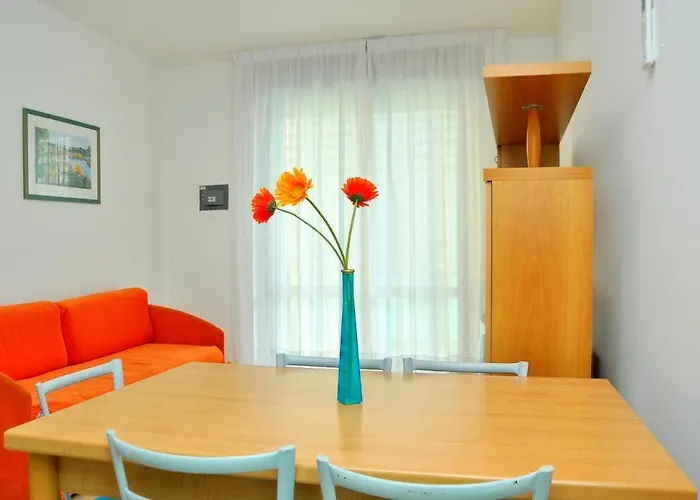 Luminous Beachside Flat-beahost *