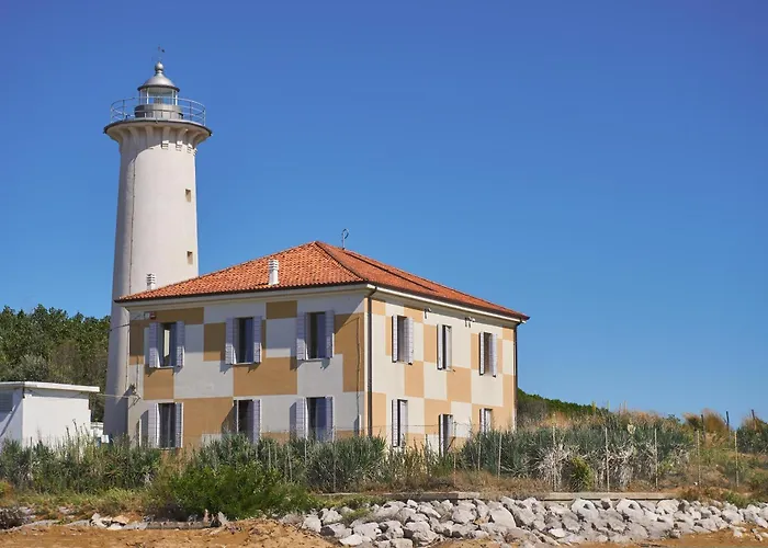 Luminous Beachside Flat-beahost Lejlighed