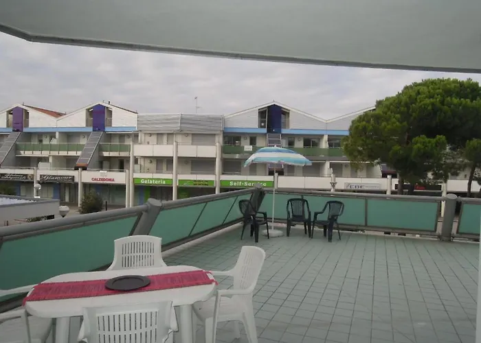 Luminous Beachside Flat-beahost Apartmán *