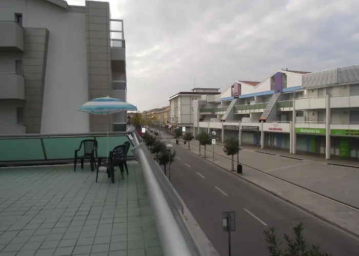 Luminous Beachside Flat-beahost Bibione