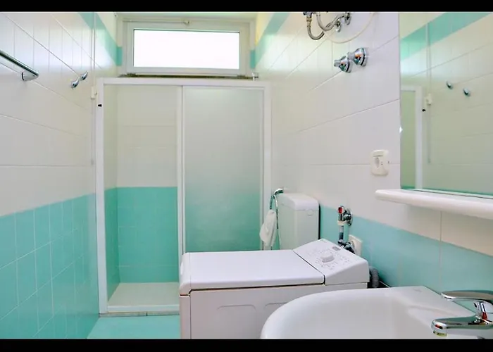 Luminous Beachside Flat-beahost Apartmán